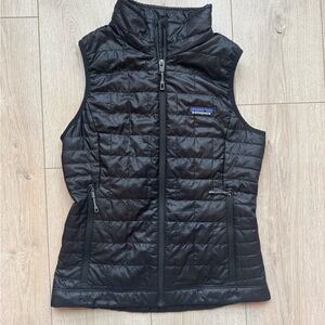 Patagonia women’s nano puff vest
